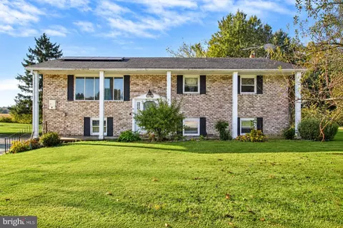 68 Ditzler Ave, Biglerville, PA 17307