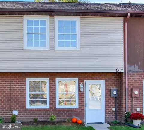 39 Commerce St, New Oxford, PA 17350