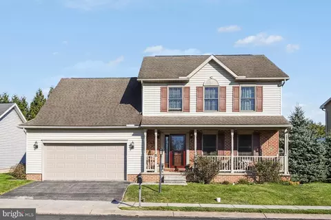 8 Sycamore Ct, Littlestown, PA 17340