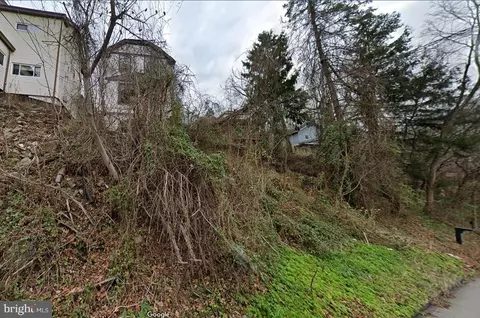 1317 Nobles Ln, Pittsburgh, PA 15210