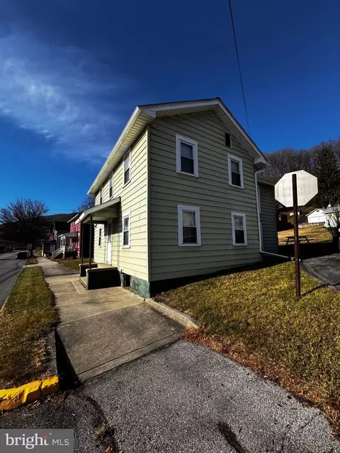 303 W Main St, Everett, PA 15537 photo 3