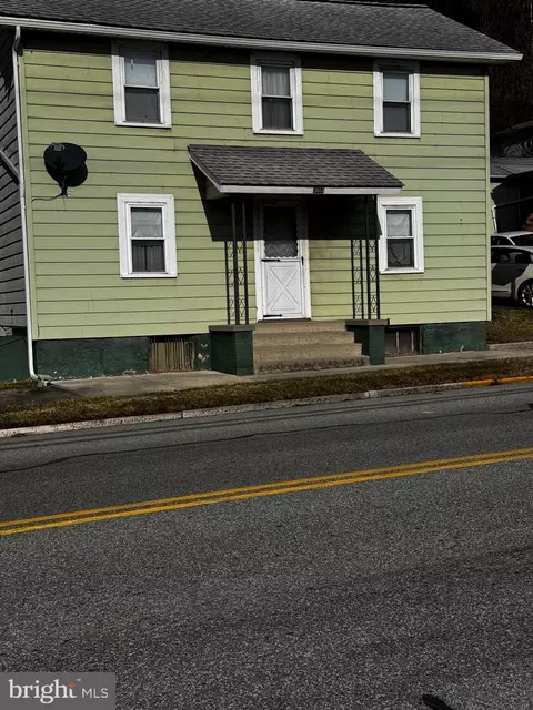 303 W Main St, Everett, PA 15537 photo 2
