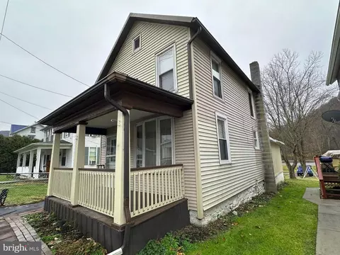 933 New St, Hopewell, PA 16650