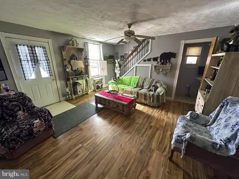 Living - 306 West St, Everett, PA 15537 photo 2 of 4