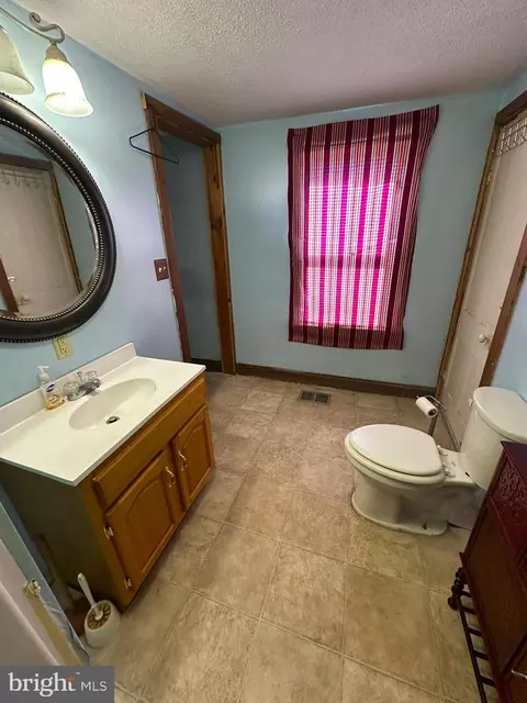 Bath - 306 West St, Everett, PA 15537 photo 4 of 6