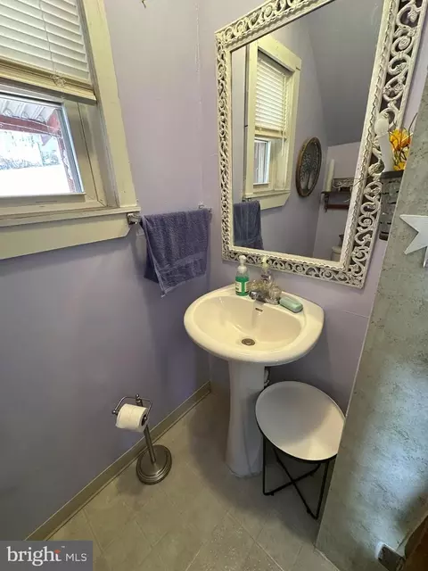 Bath - 306 West St, Everett, PA 15537 photo 6 of 6