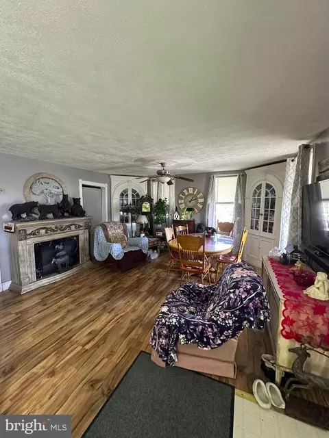 Living - 306 West St, Everett, PA 15537 photo 4 of 4