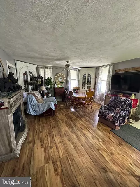 Living - 306 West St, Everett, PA 15537 photo 3 of 4