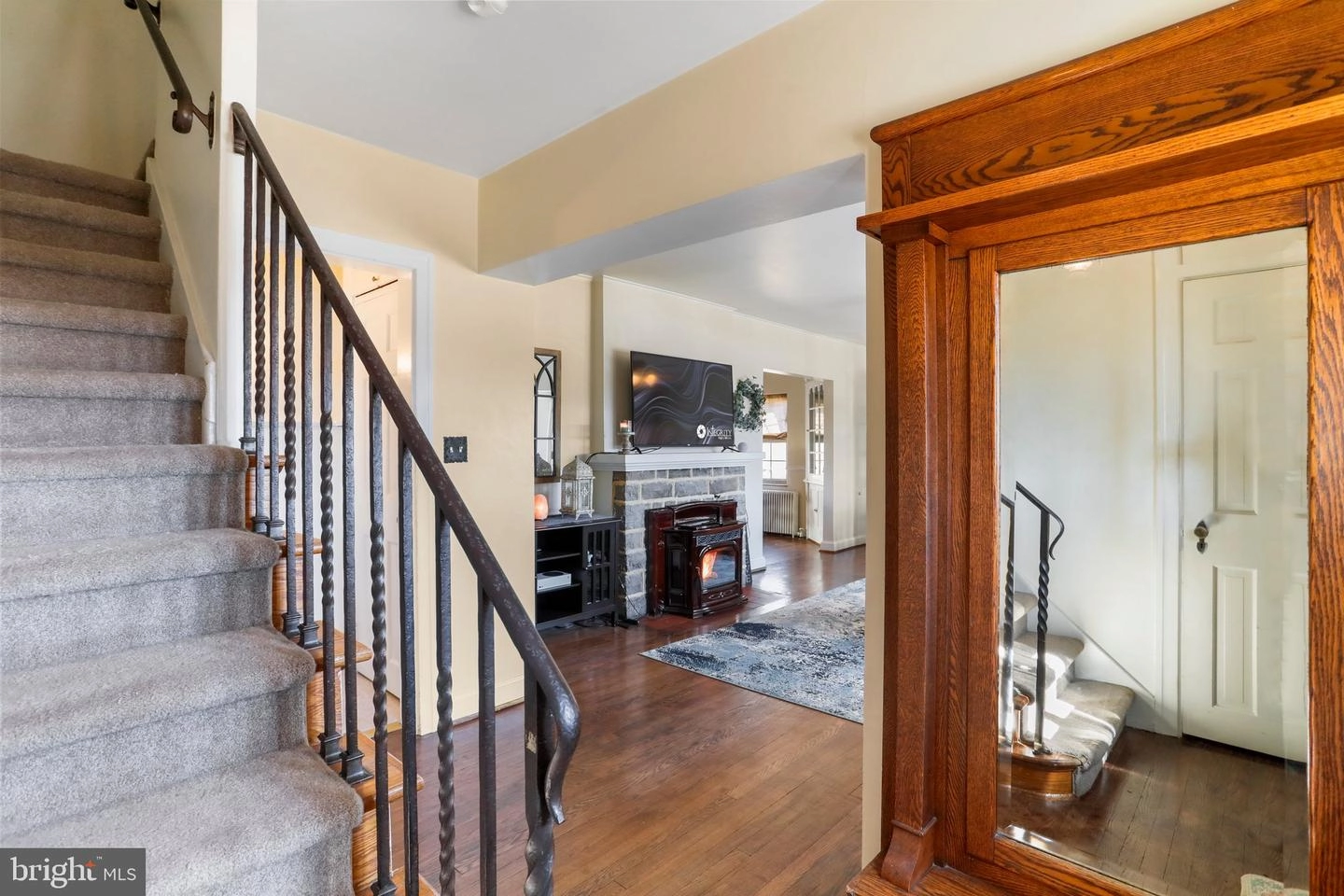 Living - 301 E 1st St, Everett, PA 15537 photo 4 of 5
