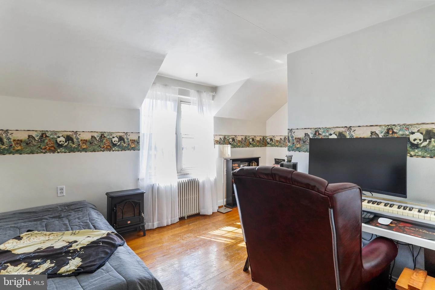 Dining - 301 E 1st St, Everett, PA 15537 photo 3 of 3