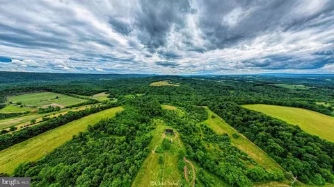 1079 E Mattie Rd, Everett, PA 15537