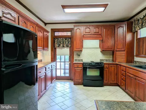 Kitchen - 20 W 2nd St, Everett, PA 15537 photo 3 of 8