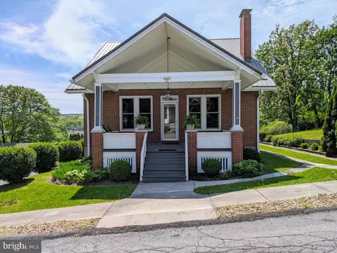 20 W 2nd St, Everett, PA 15537