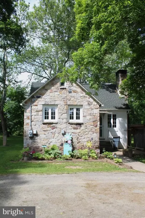 1849 Reynoldsdale Rd, New Paris, PA 15554