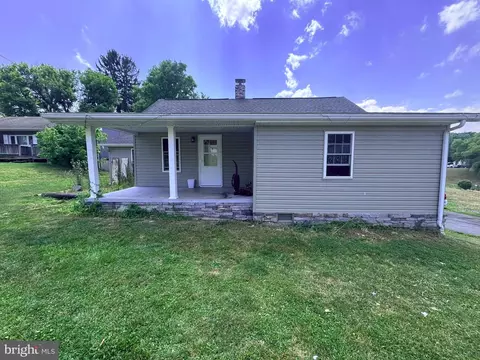 243 E Graceville Rd, Breezewood, PA 15533