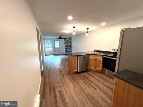 107 E Valley Point Ln, Claysburg, PA 16625