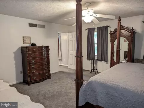 Bedroom - 10859 Clear Ridge Rd, Everett, PA 15537 photo 5 of 7