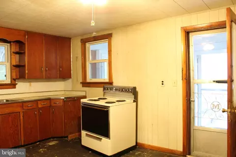 Kitchen - 511 Main St W, Everett, PA 15537 photo 2 of 2