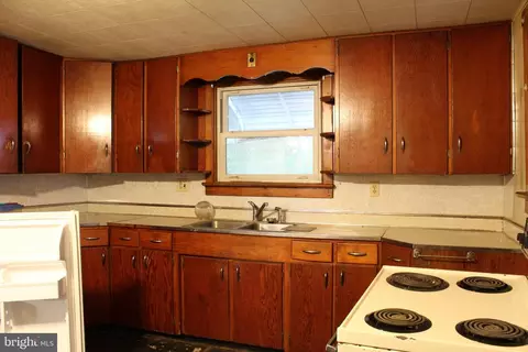 Kitchen - 511 Main St W, Everett, PA 15537 photo 1 of 2
