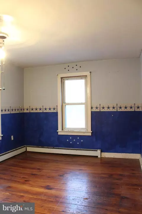Bedroom - 511 Main St W, Everett, PA 15537 photo 4 of 5