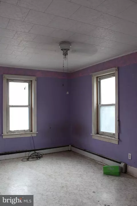 Bedroom - 511 Main St W, Everett, PA 15537 photo 2 of 5