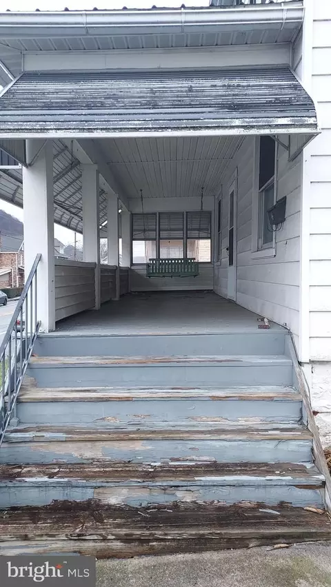 Exterior - 511 Main St W, Everett, PA 15537 photo 2 of 2