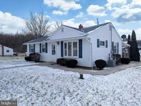 122 Fairview St, Everett, PA 15537 photo 3