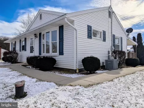 122 Fairview St, Everett, PA 15537 photo 2