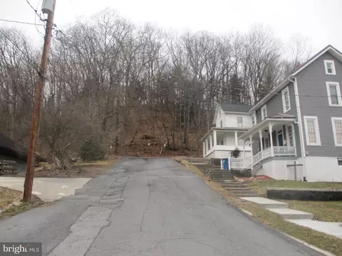 Exterior - 19 Second St W, Everett, PA 15537 photo 2 of 3