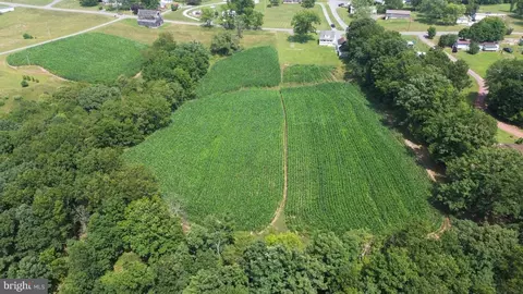E Graceville Road, Breezewood, PA 15533