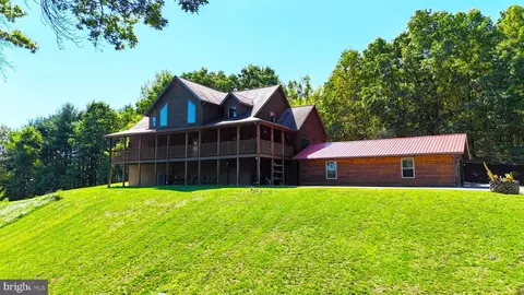 231 Ridgewood Dr, New Paris, PA 15554