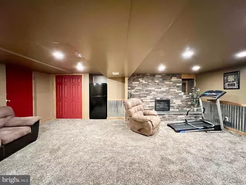 Living - 8452 Black Valley Rd, Everett, PA 15537 photo 4 of 7