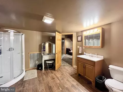 Bath - 8452 Black Valley Rd, Everett, PA 15537 photo 3 of 6