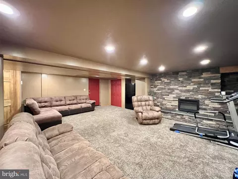 Living - 8452 Black Valley Rd, Everett, PA 15537 photo 3 of 7
