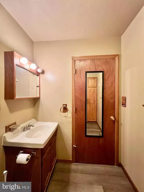 Bath - 8452 Black Valley Rd, Everett, PA 15537 photo 6 of 6