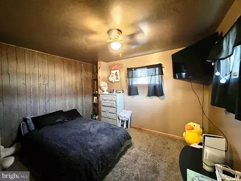 Bedroom - 8452 Black Valley Rd, Everett, PA 15537 photo 4 of 7