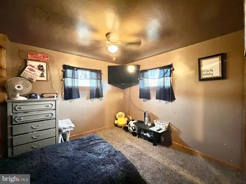 Bedroom - 8452 Black Valley Rd, Everett, PA 15537 photo 3 of 7