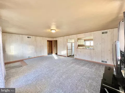 Living - 8452 Black Valley Rd, Everett, PA 15537 photo 6 of 7