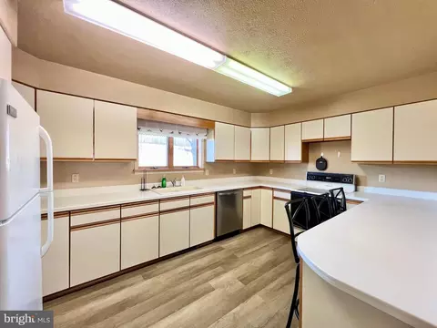 Kitchen - 8452 Black Valley Rd, Everett, PA 15537 photo 6 of 8
