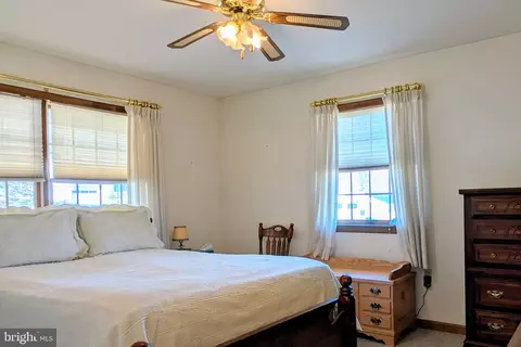 Bedroom - 226 Locust Dr, Everett, PA 15537 photo 2 of 3