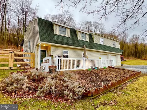 Exterior - 5676 Black Valley Rd, Everett, PA 15537 photo 2 of 10