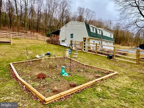 Exterior - 5676 Black Valley Rd, Everett, PA 15537 photo 7 of 10