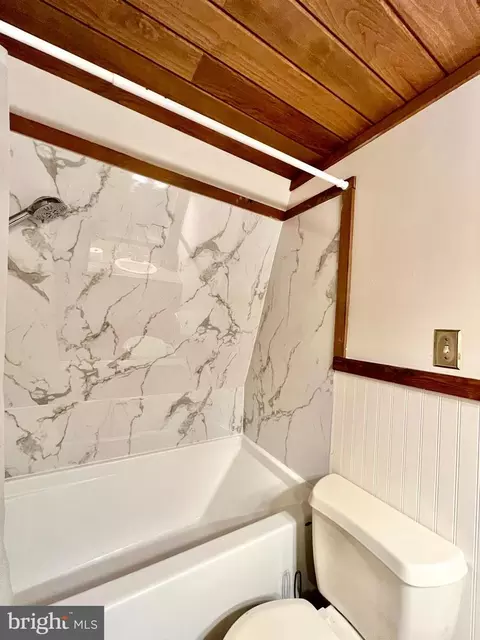 Bath - 5676 Black Valley Rd, Everett, PA 15537 photo 4 of 4