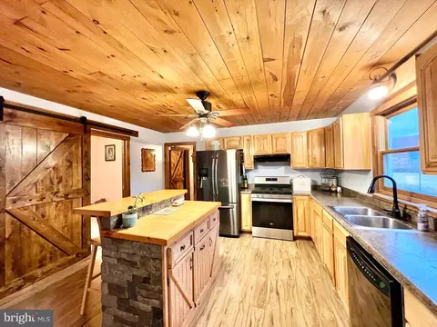 Kitchen - 5676 Black Valley Rd, Everett, PA 15537 photo 2 of 4