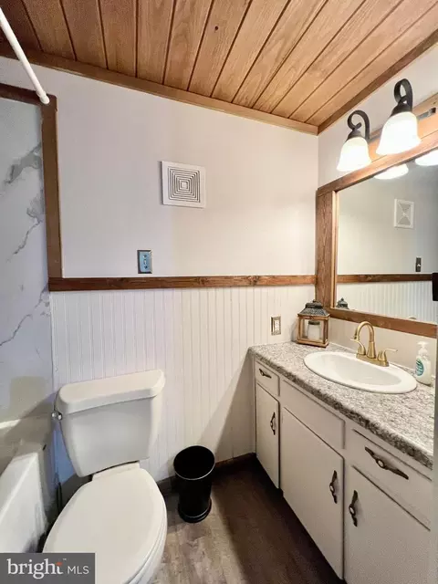 Bath - 5676 Black Valley Rd, Everett, PA 15537 photo 3 of 4