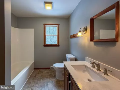 Bath - 6334 Black Valley Rd, Everett, PA 15537 photo 3 of 4