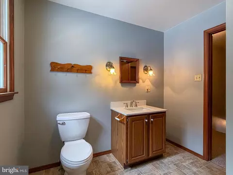 Bath - 6334 Black Valley Rd, Everett, PA 15537 photo 4 of 4