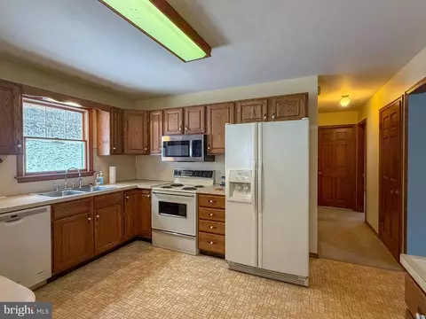 Kitchen - 6334 Black Valley Rd, Everett, PA 15537 photo 3 of 4