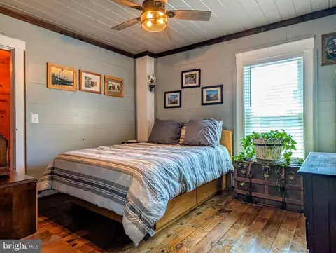 Bedroom - 230 E Main St, Everett, PA 15537 photo 6 of 9
