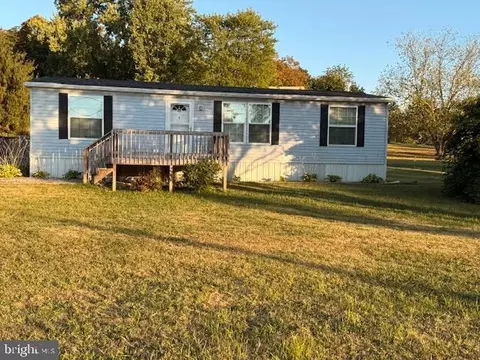 211 Manor Ln, Fishertown, PA 15539